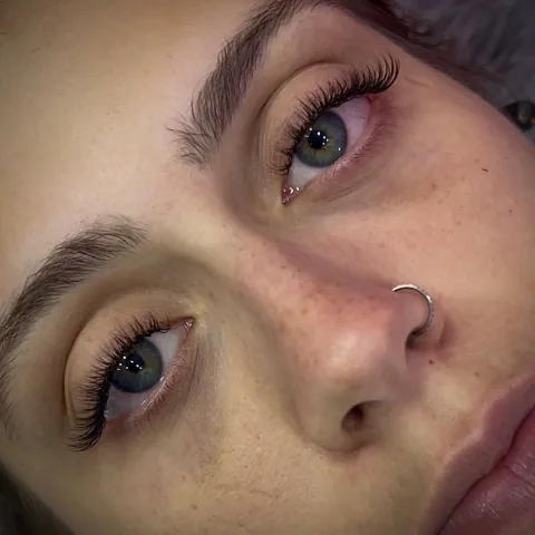 Lash lifting